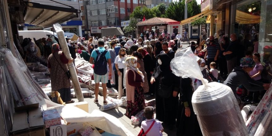 Fatih’te ucuz halı ve yolluk yoğunluğu