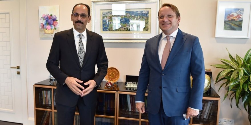 Sözcü İbrahim Kalın, AB Komşuluk ve Genişleme Komiseri ile görüştü