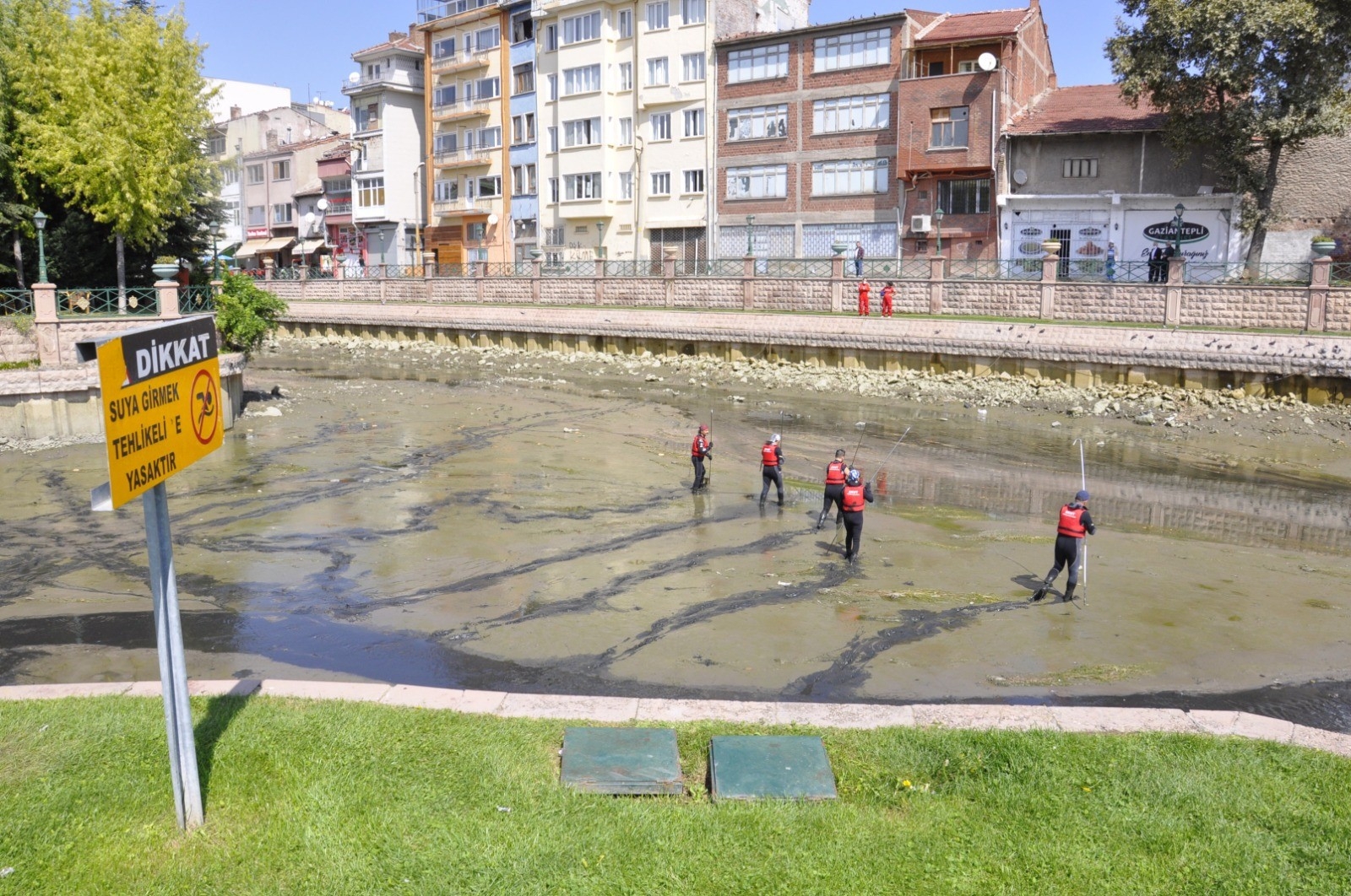 Porsuk Çayı’nda Sular Çekildi, Kirlilik Ortaya Çıktı