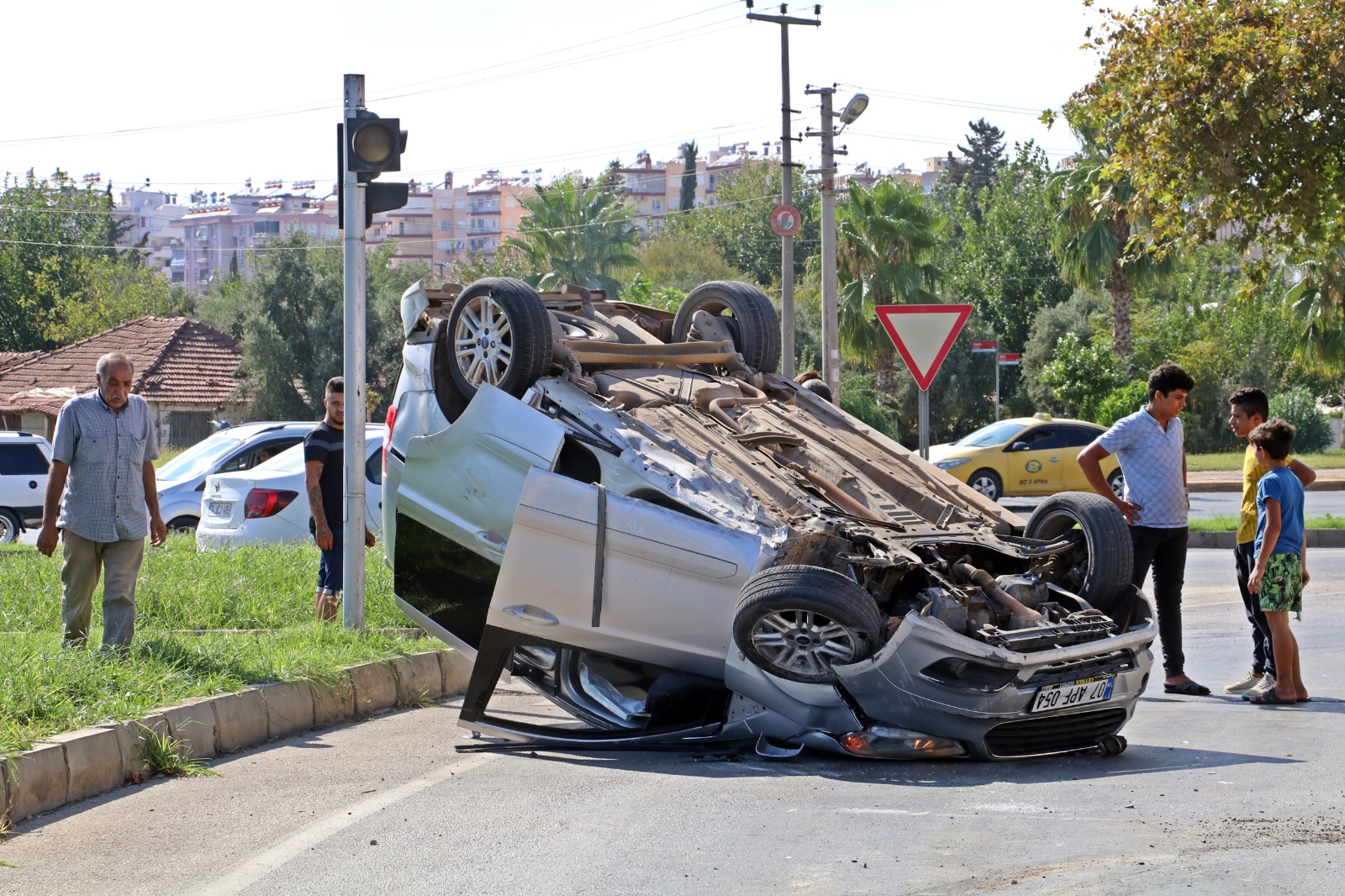 Sürücünün Ölmediğine İnandırmak İçin Her Yolu Denediler