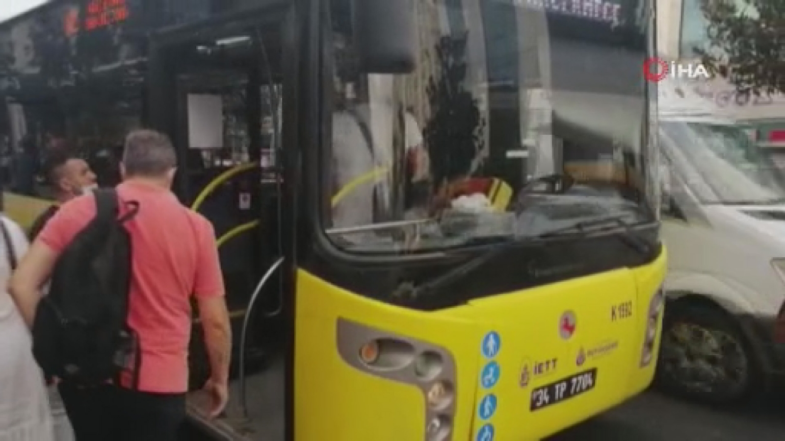 Otobüste "Fazla Yolcu Aldın İlerle" Kavgası