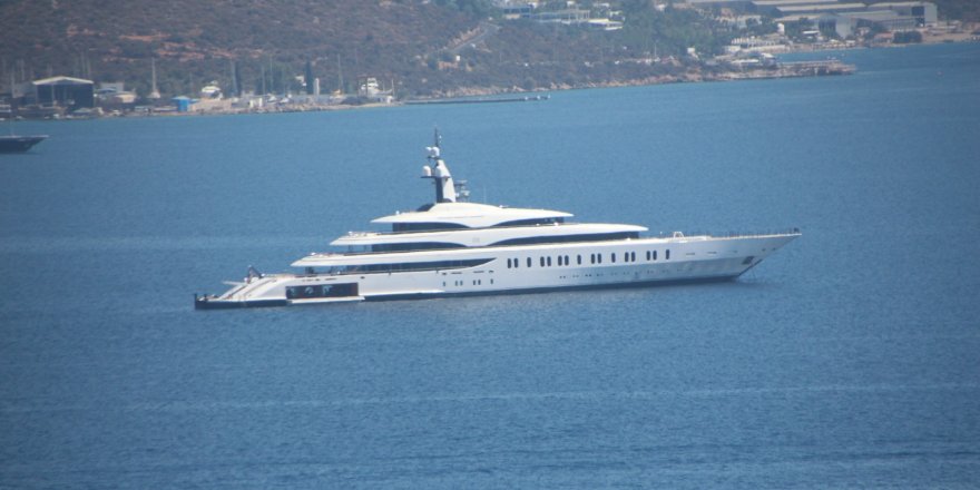 Türkiye'nin gözde tatil merkezi Bodrum'a lüks yatlar gelmeye devam ediyor