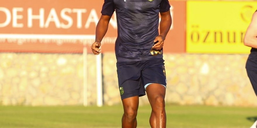 Yeni transfer Chouiar ilk antrenmanına çıktı