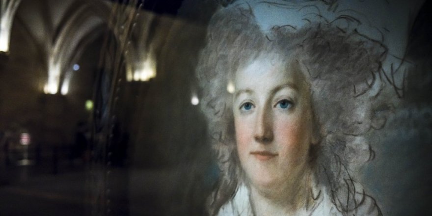Marie-Antoinette’e ait elmasla kaplı 2 bilezik açık artırmaya çıkarılacak