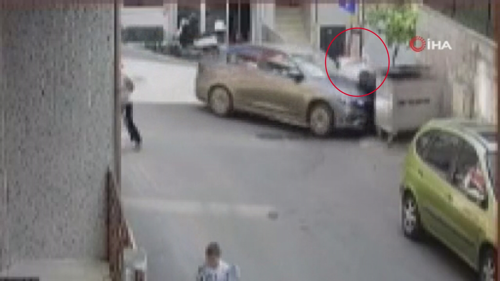 Şişli’de Feci Kaza Kamerada, Çöp Atarken Dehşeti Yaşadı