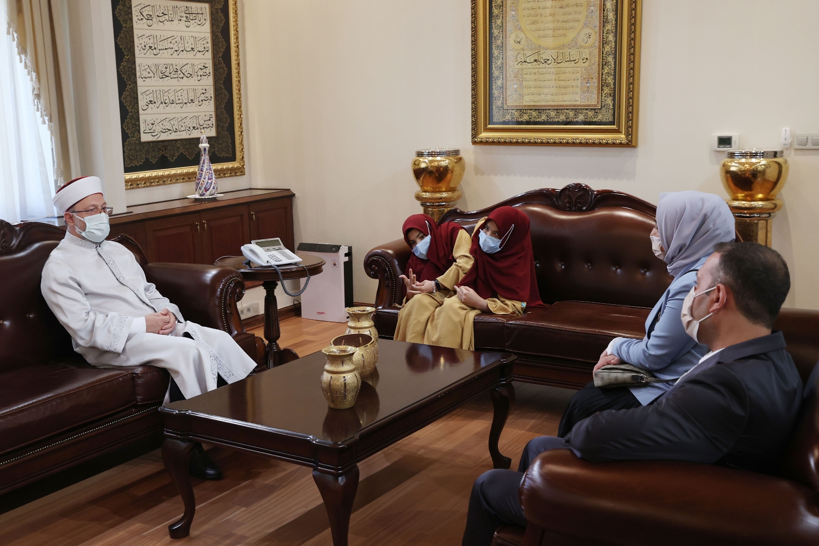 Diyanet İşleri Başkanı Erbaş Siyam İkizleri İle Bir Araya Geldi