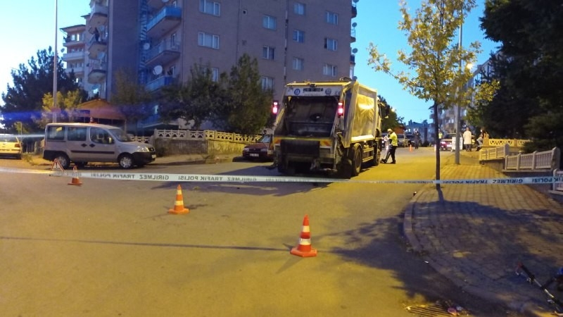 Marketten Evine Giderken Çöp Kamyonunun Çarptığı Kadın Öldü
