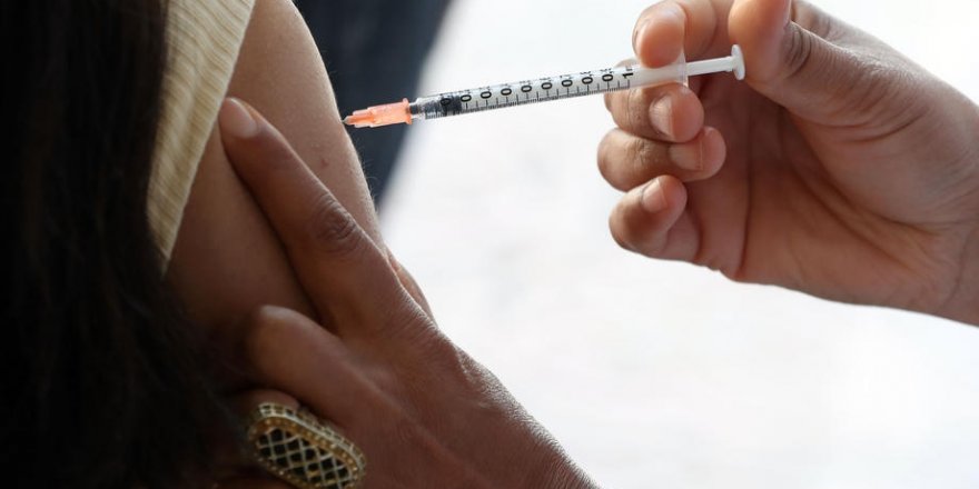 Covid-19 aşı yaşı 5’e düşürüldü