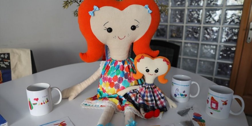 Beyin Tümörüne Yenilen Minik Gizem'in Kalpli Bebek Resimlerinin Tasarımları Üniversiteli Kızlara Burs Oldu