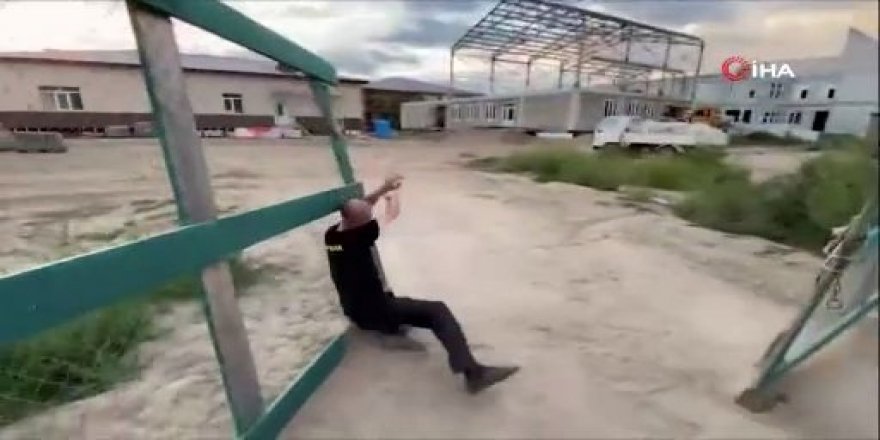 Rusya’da okul inşaatına giden valiyi sarhoş bekçi karşıladı