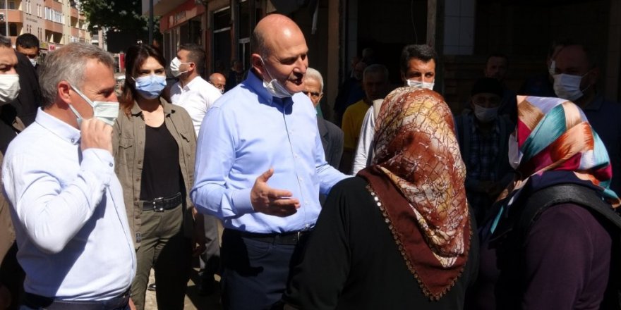 Soylu’dan selzede kadına: "Cumhurbaşkanı talimat verdi, 1 yılda evlerinize gireceksiniz"