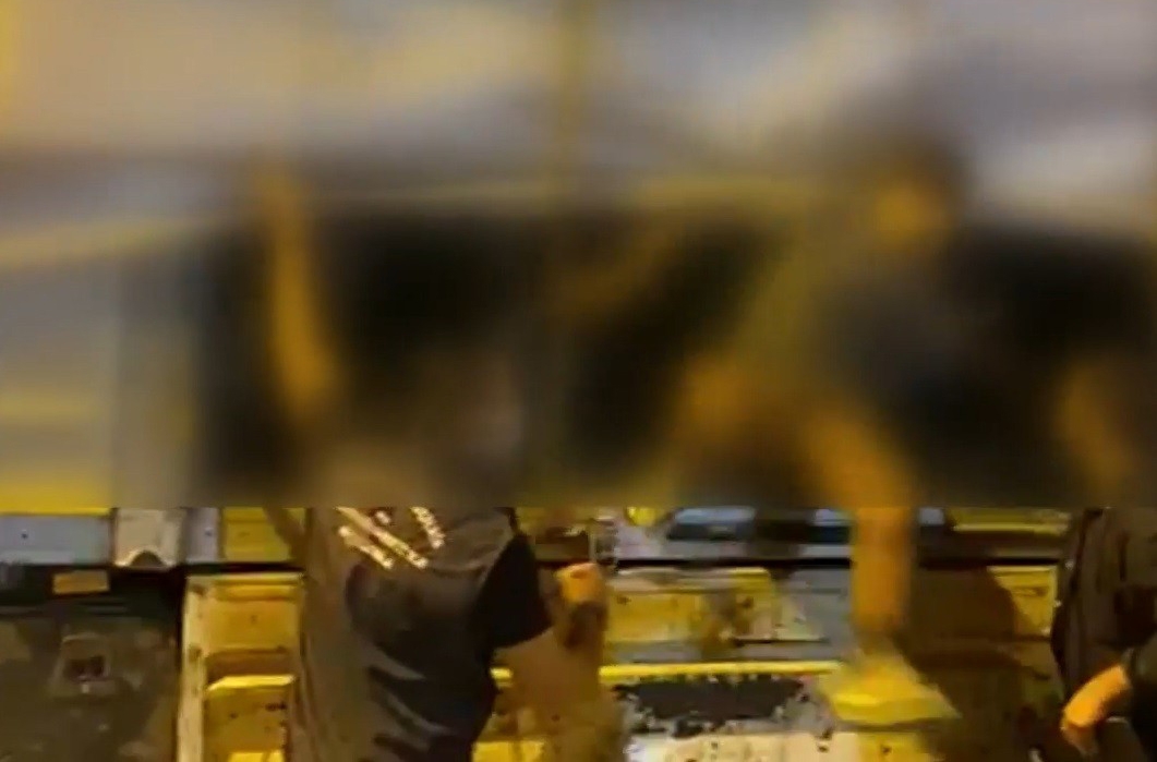 TEM’de durdurulan tırın dorsesinden 112 kaçak göçmen yakalandı: 2 tutuklama