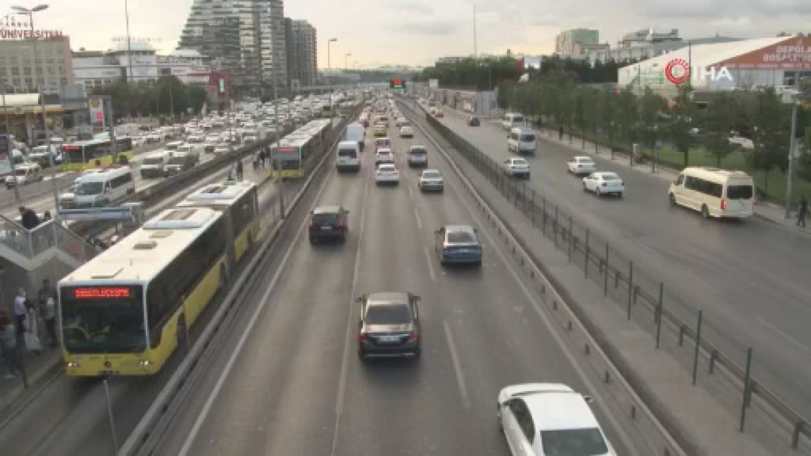 İstanbul’da trafik yoğunluğu, yüzde 71 seviyesine ulaştı