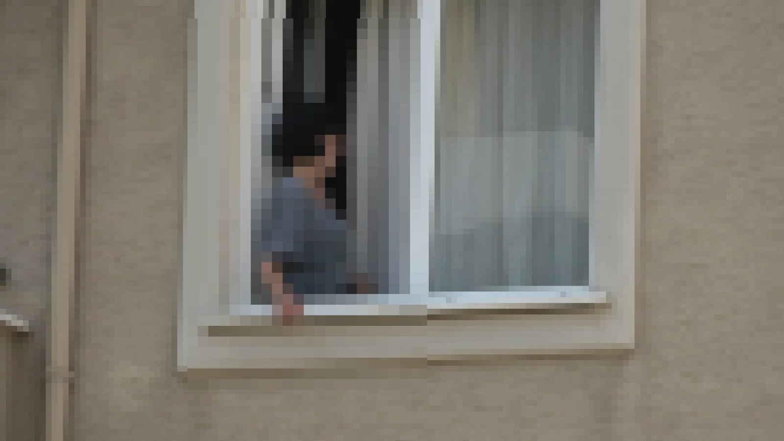 Eşini bıçakla rehin aldı..