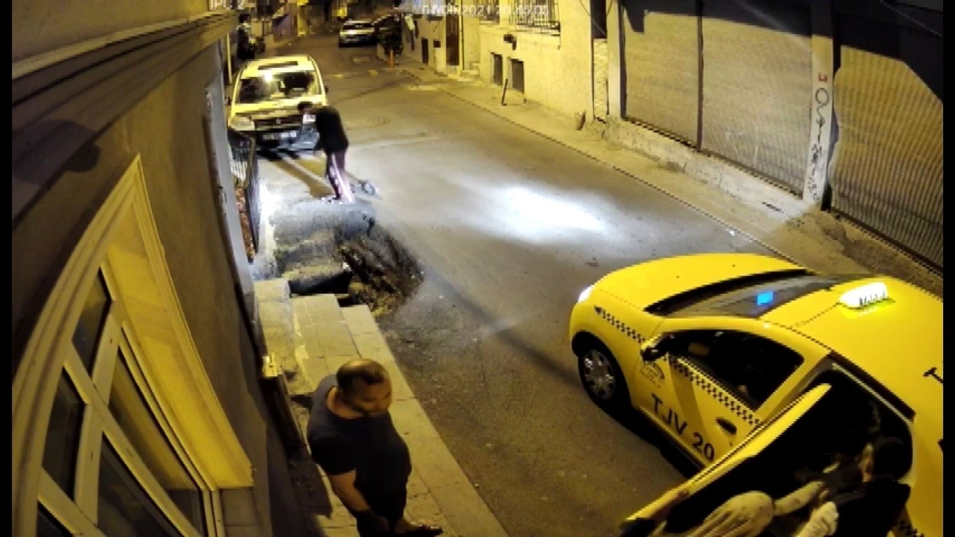 Şişli’de boşanma aşamasındaki eşini kaçırmaya çalışan şahıs yakalandı