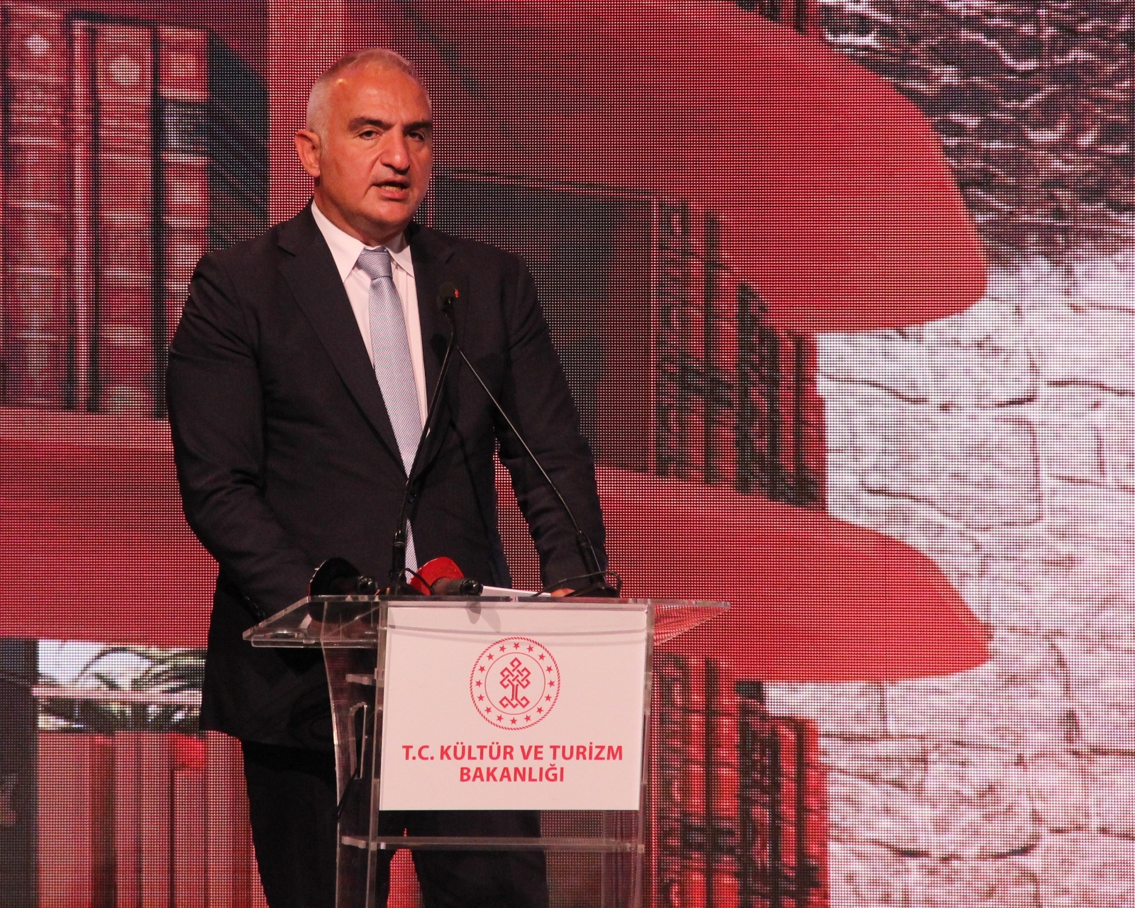 "2022 Aralık ayına kadar projeyi tamamlayıp tüm halkımızın hizmetine sunmayı hedefliyoruz"