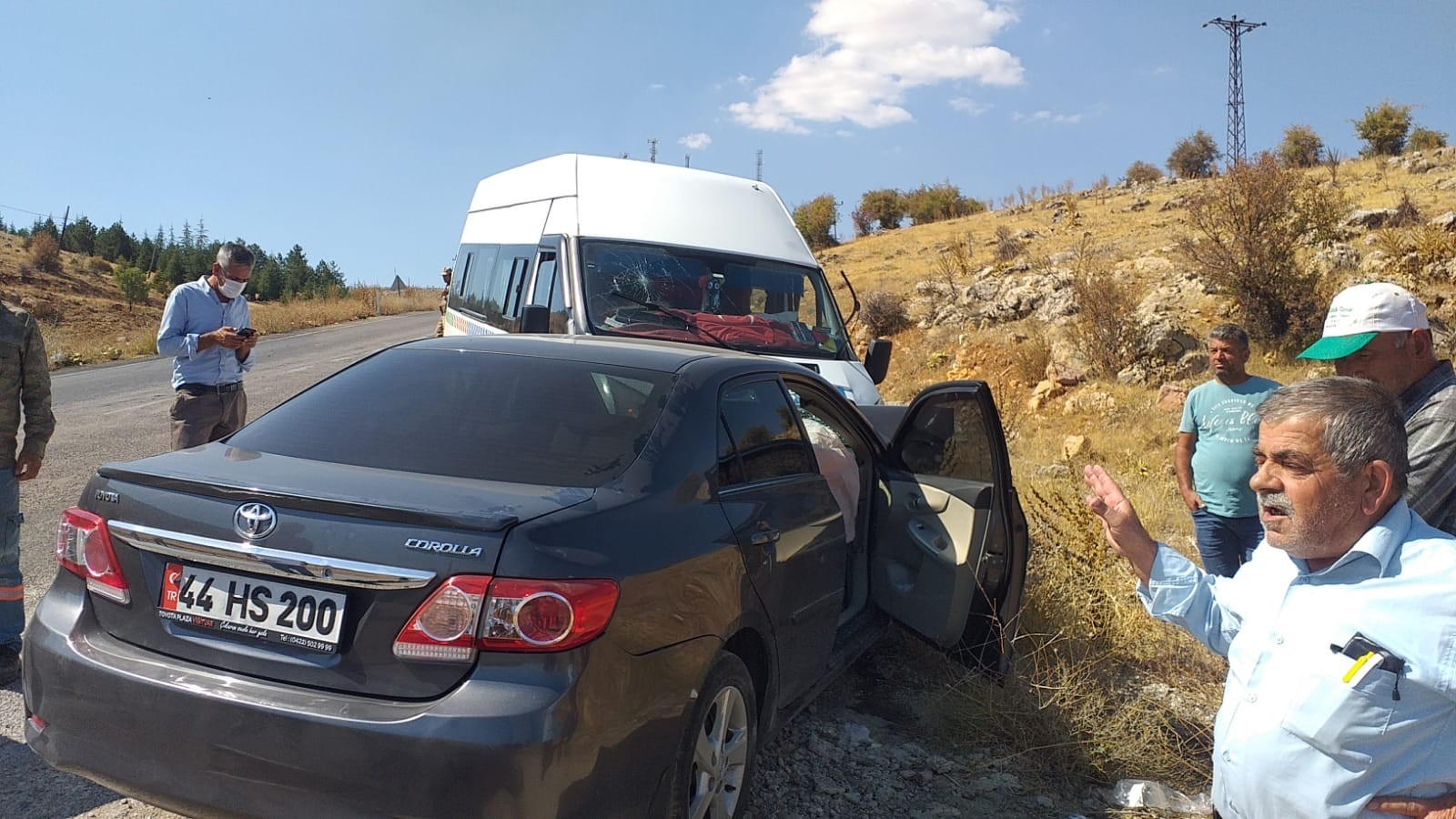 Otomobil İle Minibüs Çarpıştı: 11 Yaralı