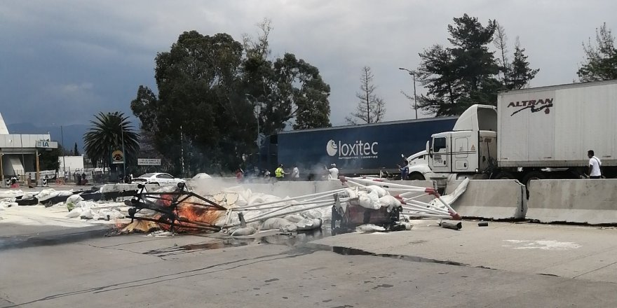 Meksika’da freni patlayan tır otoyol gişelerine çarptı: 3 ölü, 7 yaralı