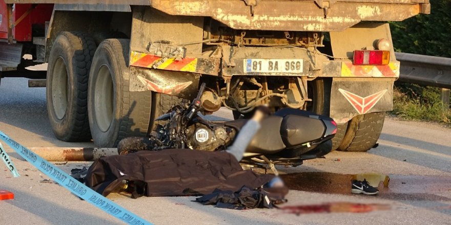 Düzce'de yeni evli çift tarfik kazasında vefat etti