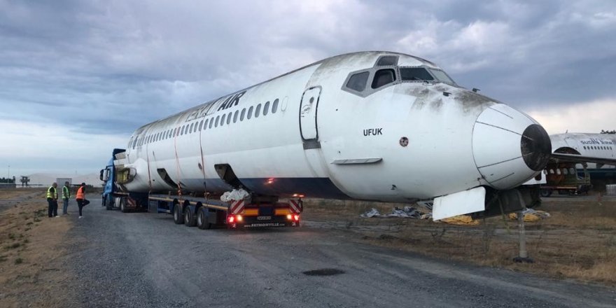 Karayolundan uçak geçti