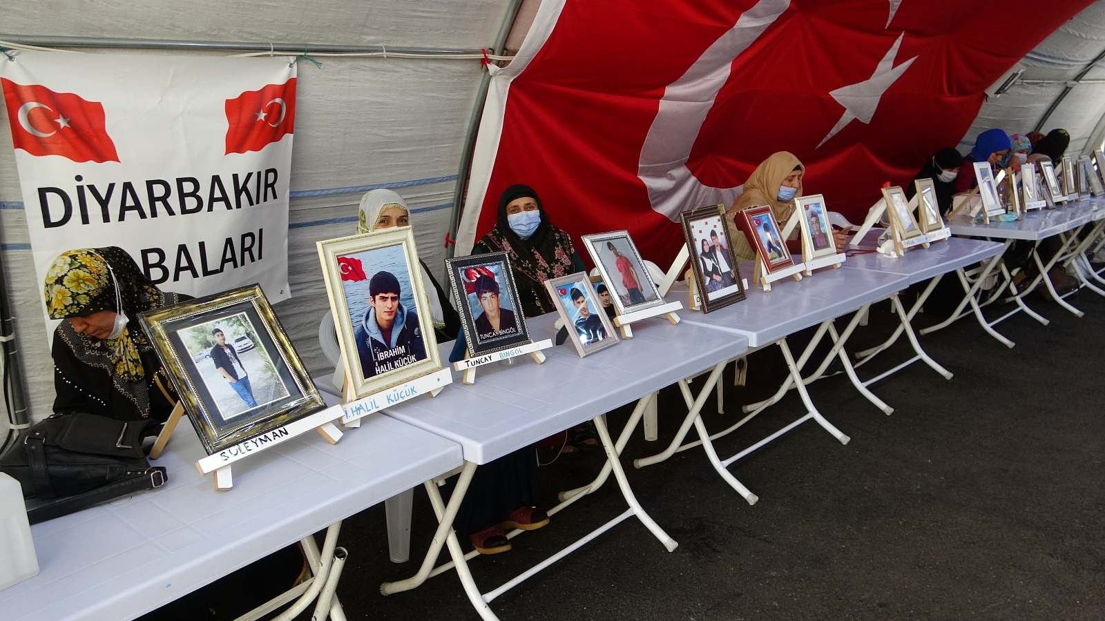 Direniş devam ediyor, çığlıkları dağ gibi yükseliyor