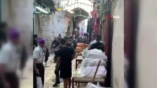 İsrail askerleri, Mescid-i Aksa’nın önünde bir Filistinliyi yaraladı