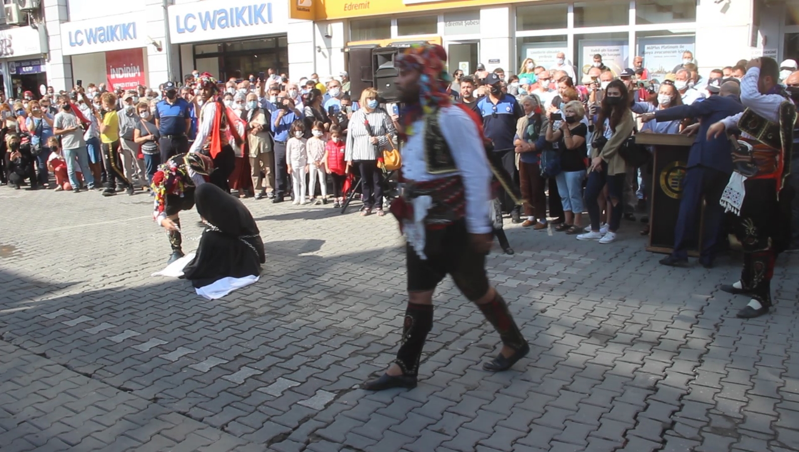 Edremit Belediyesi’nden “zincirle bağlanan kadın” olayı ile ilgili açıklama