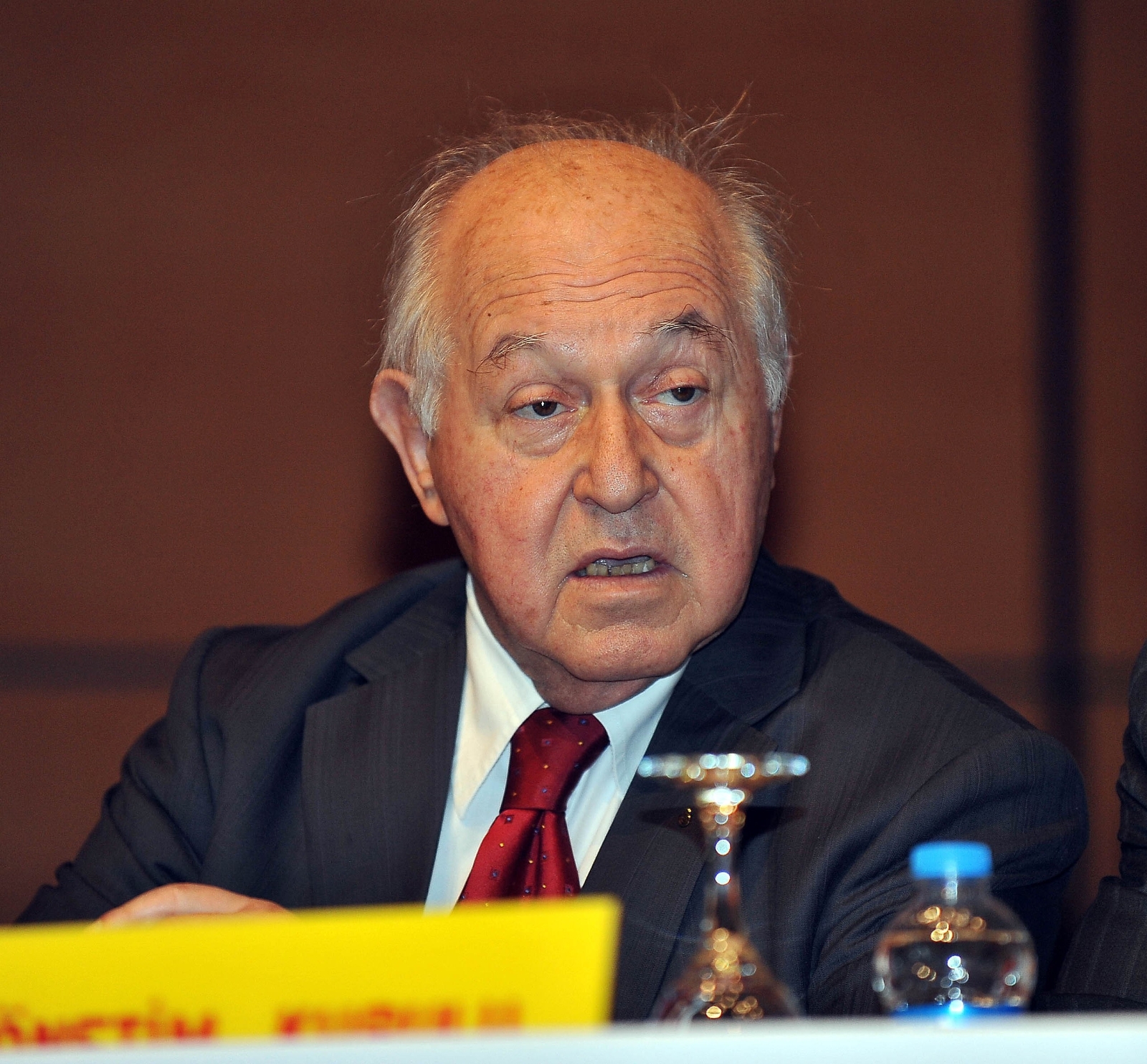 Galatasaray Eski Başkanı Duygun Yarsuvat Hayatını Kaybetti