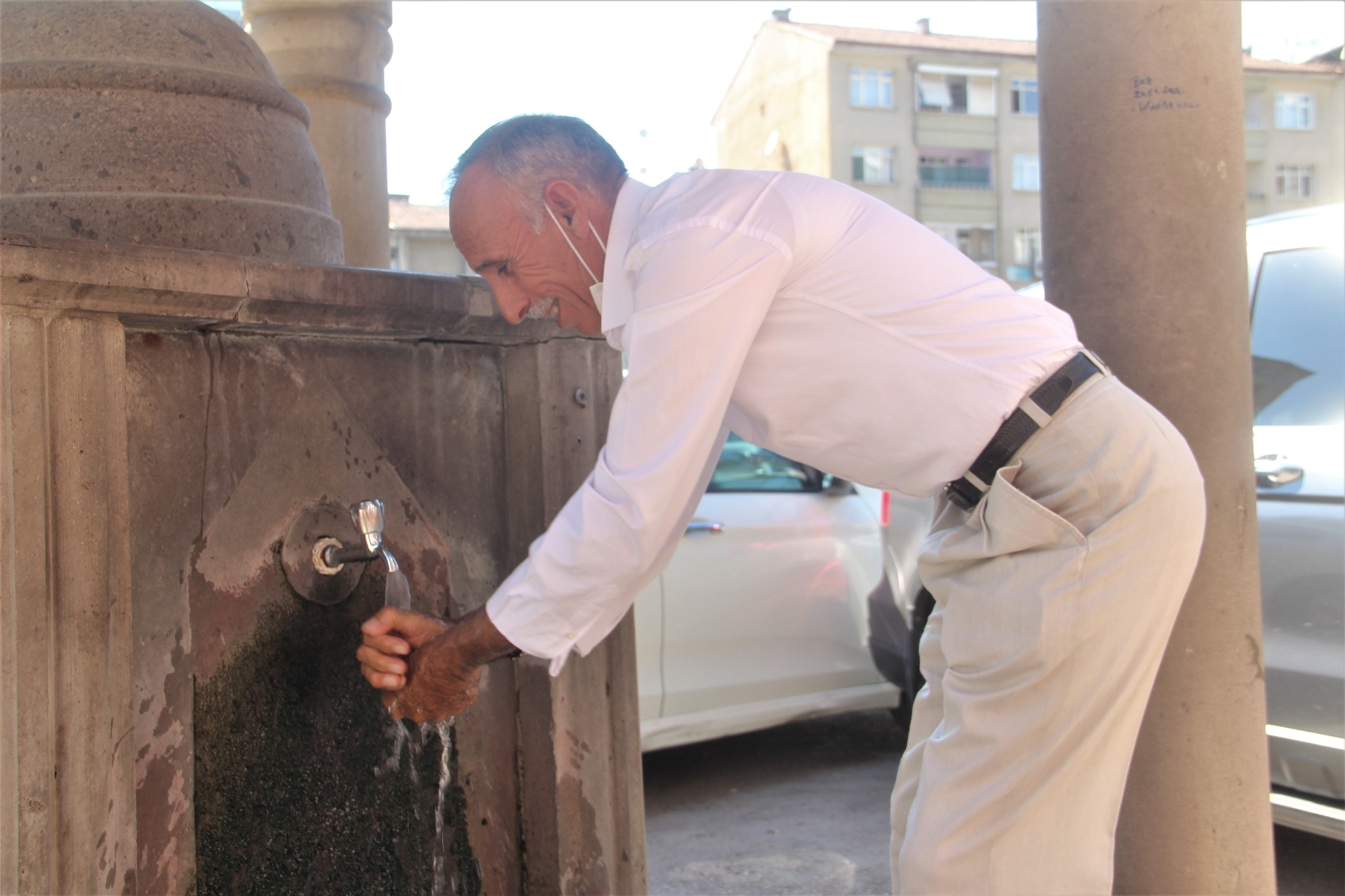 Termometrelerin 40 Dereceyi Gösterdiği Elazığ’da Vatandaşlar Gölgeliklere Koştu