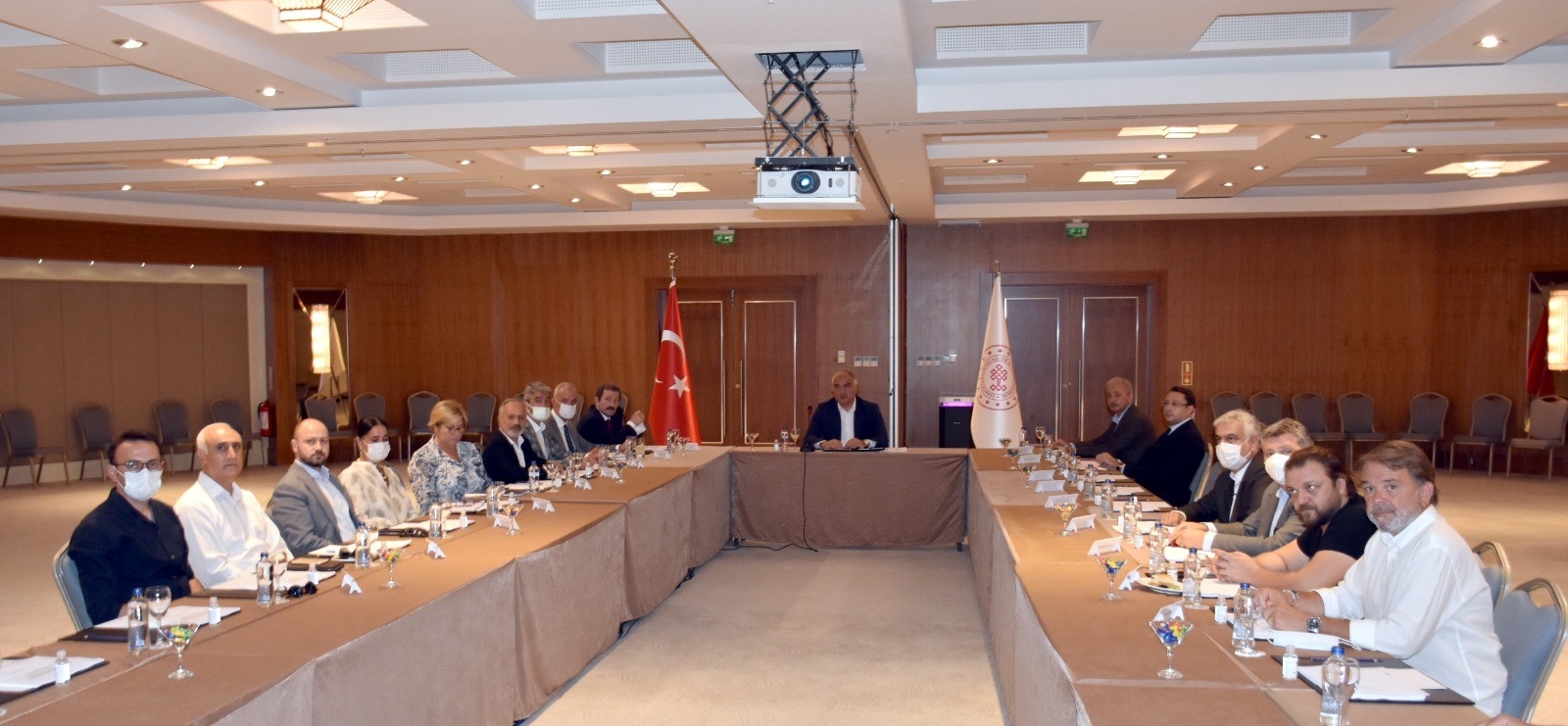 Kültür Ve Turizm Bakanı Ersoy, Marmaris’te Turizmciler İle Bir Araya Geldi