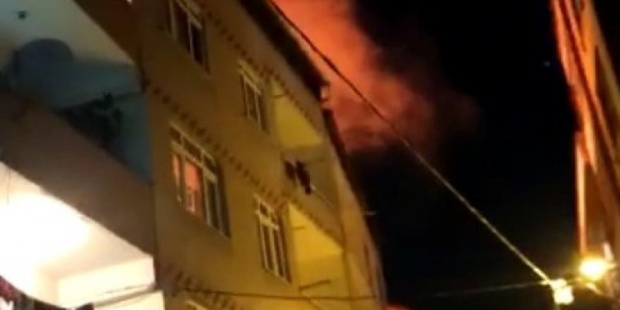 Tinerciler binanın çatısını yaktı