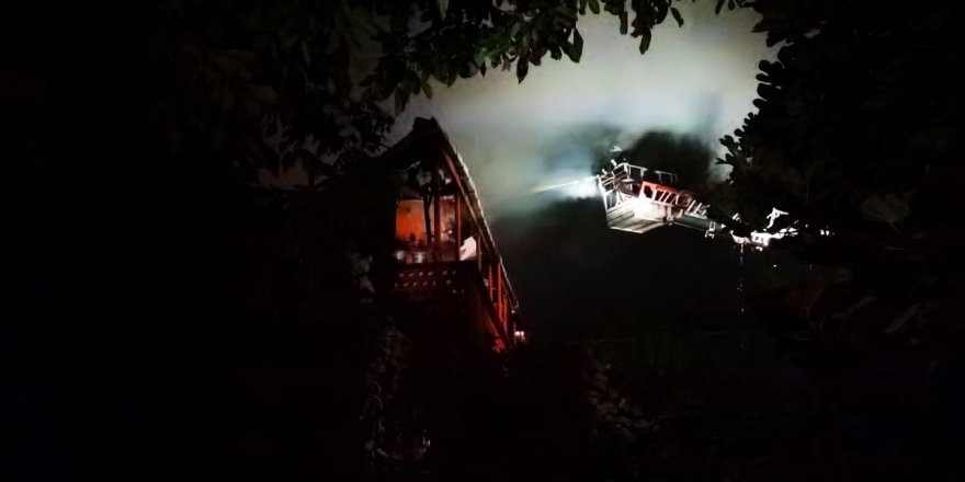 Zonguldak'ta iki katlı binada çıkan yangın korku saçtı