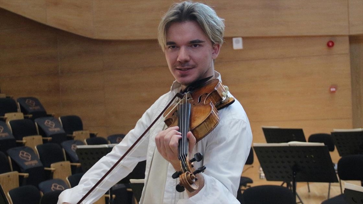 Rus Kemancı Yury Revich'ten Cso'ya Övgü: Mars'tan Gelmiş Bir Uzay Mekiğine Benziyor