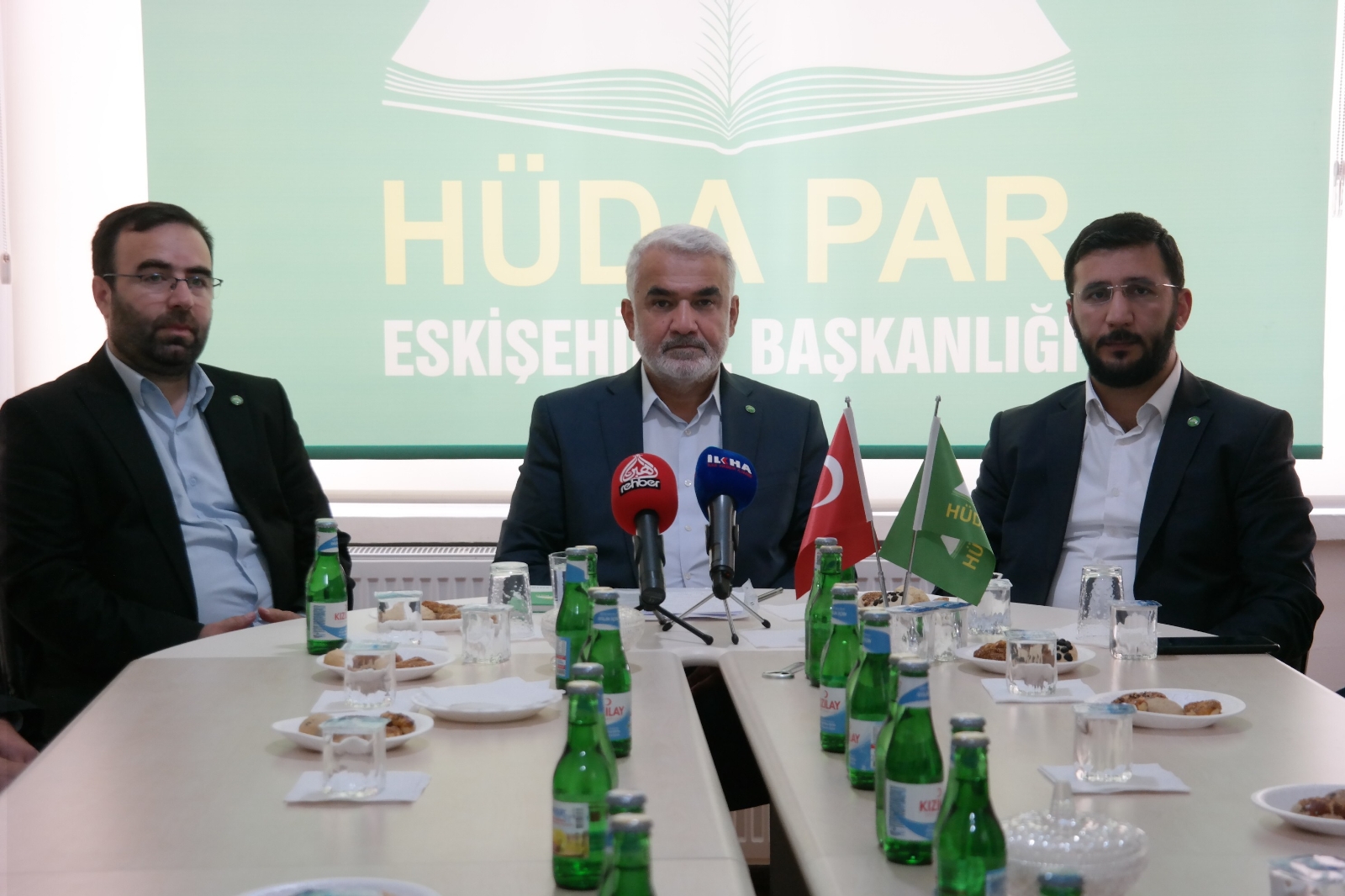 "Kadına Ve Örtüsüne Yapılan Hakaret Kabul Edilemez"