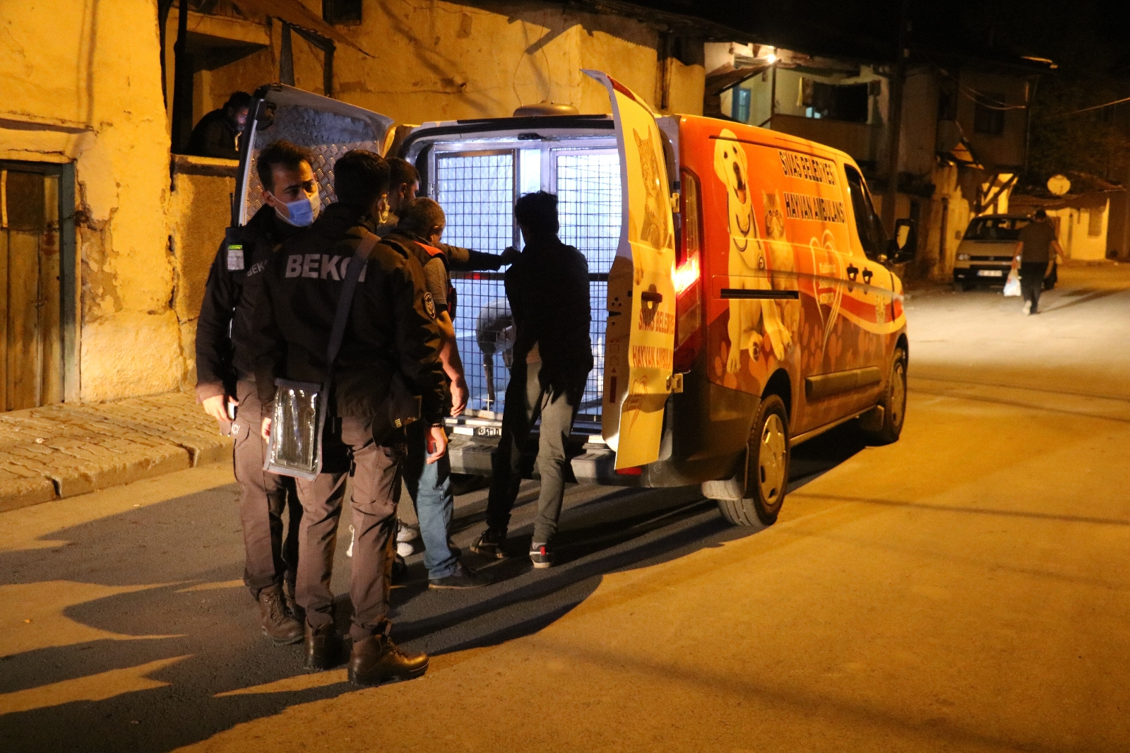 Polis memuru ve gece bekçisi pitbull saldırısında yaralandı