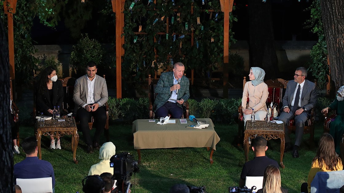 Cumhurbaşkanı Erdoğan: En Güçlü Direnişi Vereceğimiz Alanlardan Biri De Şiirdir