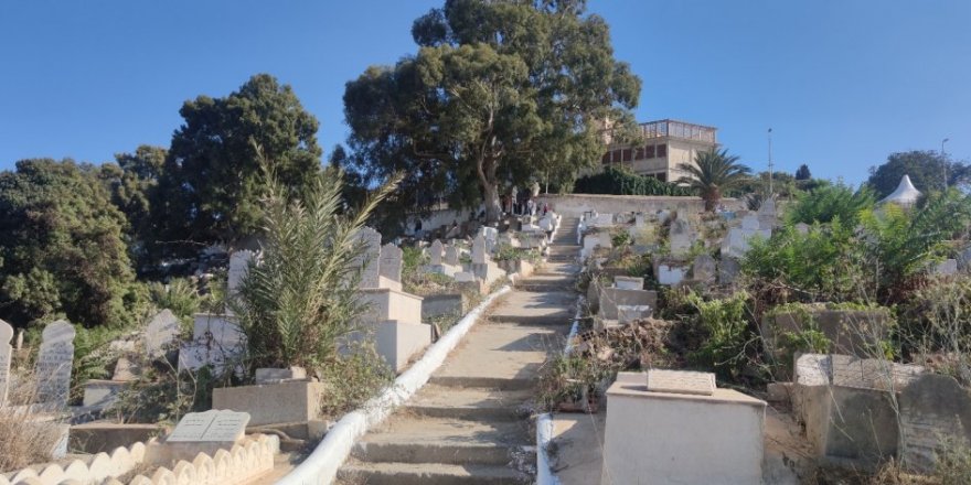 Cezayir’de bağımsızlık mücadelesinin kahramanlarından Yasef Saadi son yolculuğuna uğurlandı