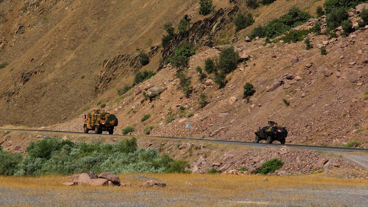 Pençe-şimşek Operasyon Bölgesinde Bir Asker Şehit Oldu, Bir Asker Yaralandı