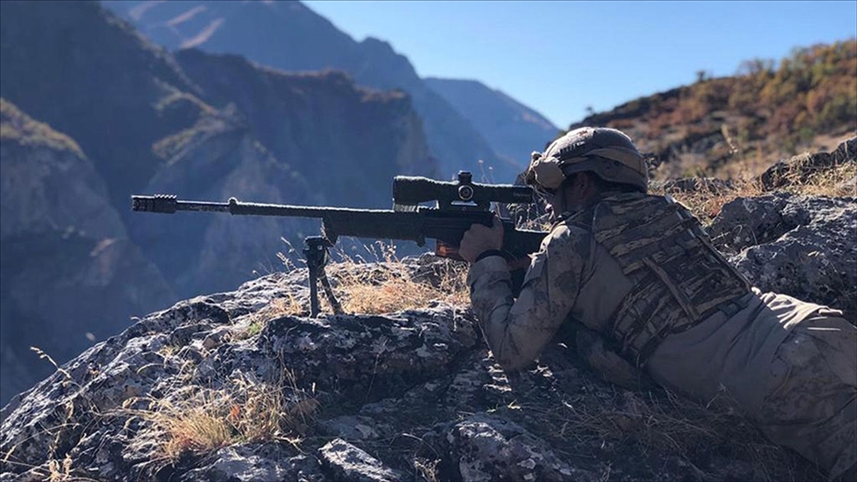 Diyarbakır'da Eren-2 Operasyonları Kapsamında 2 Pkk'lı Terörist Etkisiz Hale Getirildi