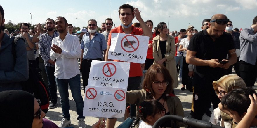 Sağlık Çalışanlarını hedef gösteren aşı karşıtlarının mitingine büyük tepki
