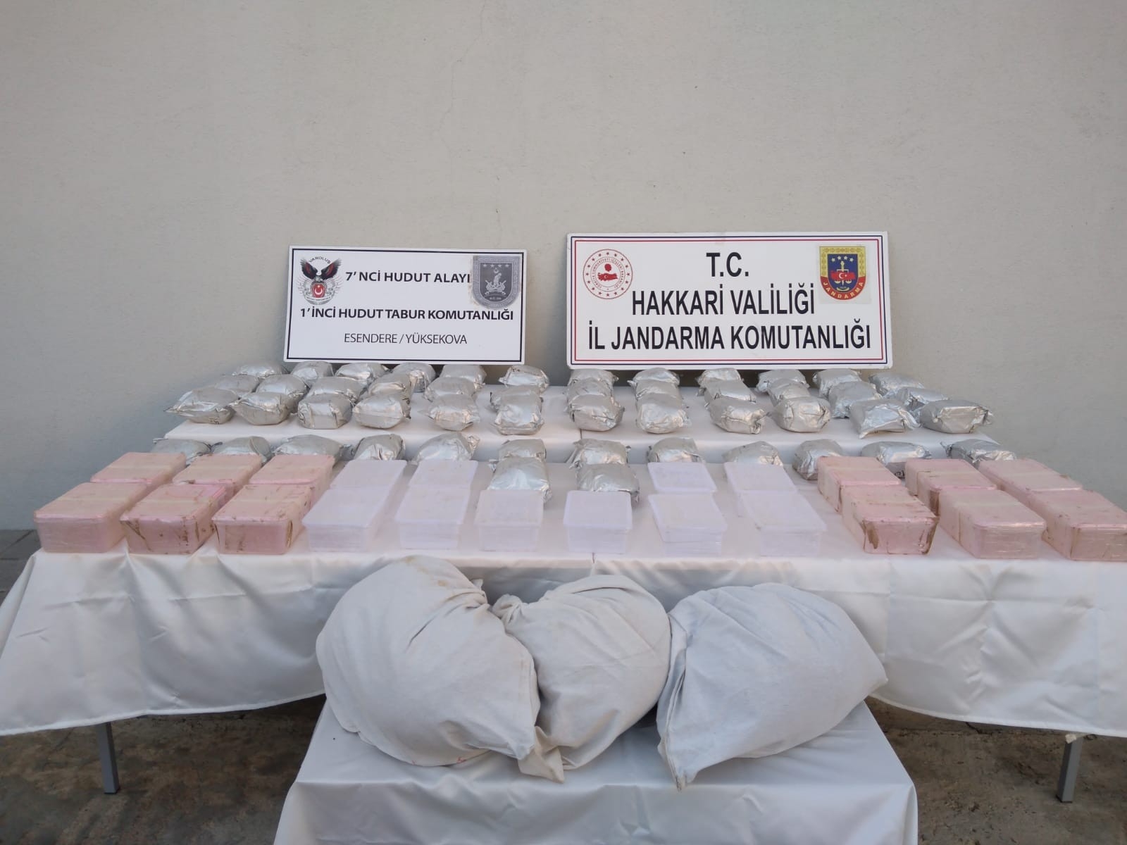 Yüksekova’da 98 kilo 600 gram uyuşturucu ele geçirildi