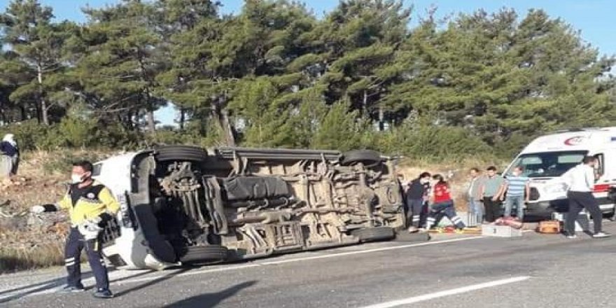 Turist Otobüsü ile Öğrenci Servisi Çarpıştı! ölü ve yaralılar var
