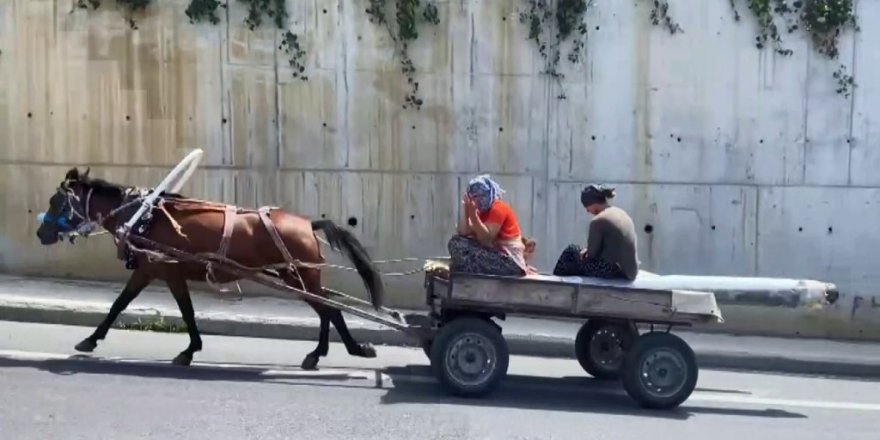 Üsküdar’da at arabalı tehlikeli yolculuk kamerada