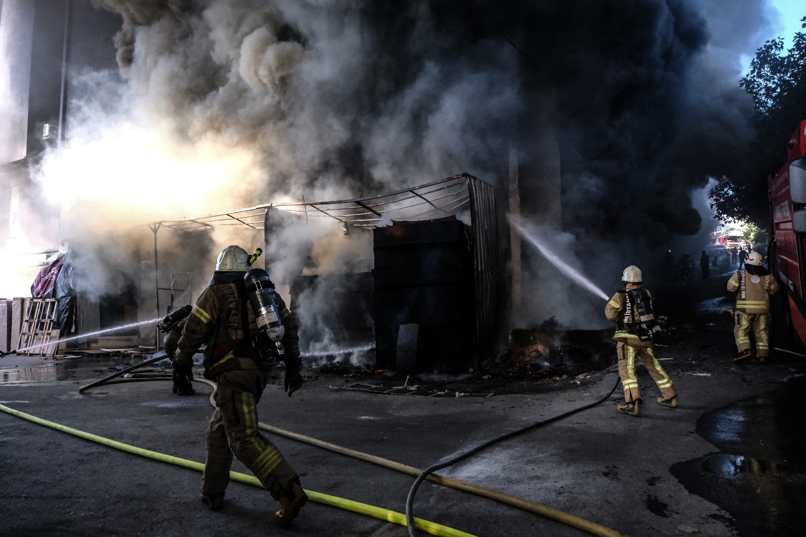 Bahçelievler’de Mobilya Fabrikasında Yangın