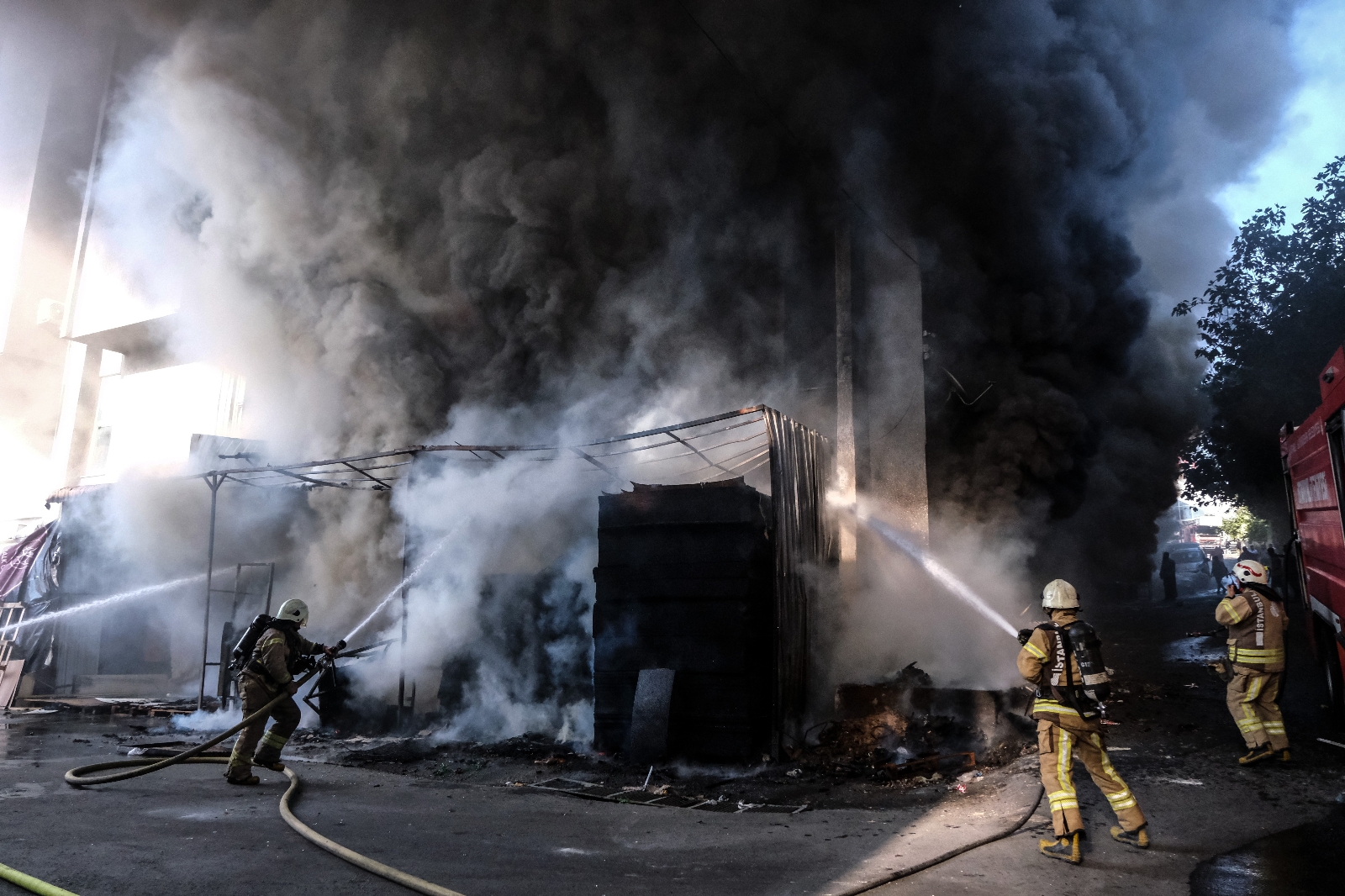 İstanbul’da Yatak Fabrikası Alev Alev Yandı