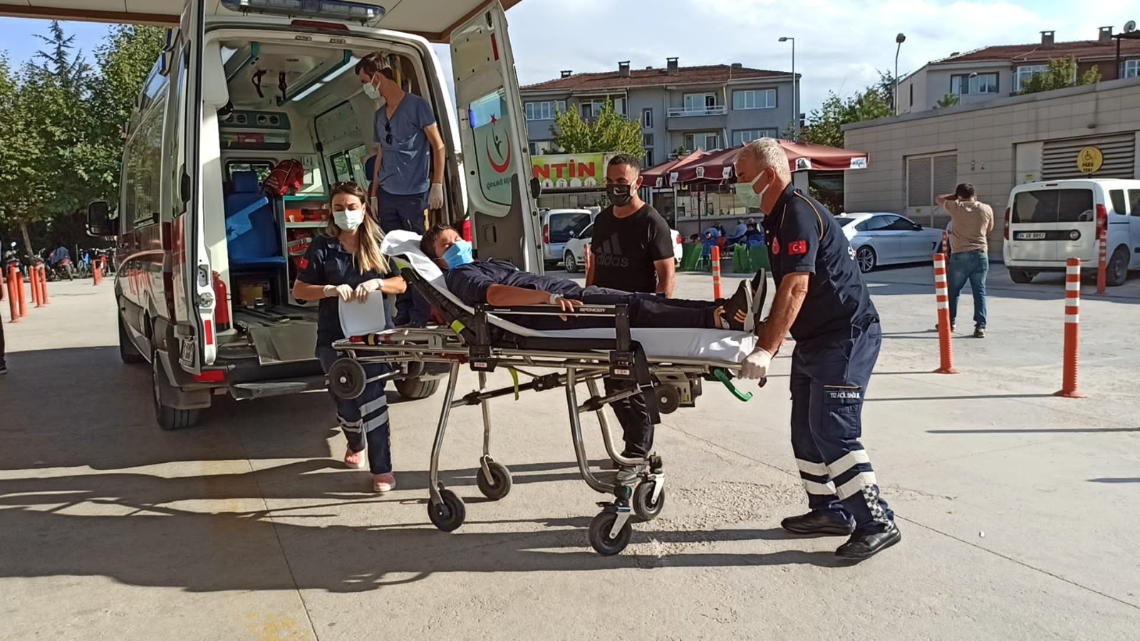 Bursa’da Otomobilin Çarptığı Genç Böyle Havalandı