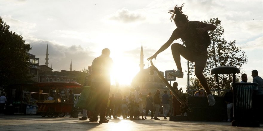 Faslı yönetmen kaykayıyla Türkiye’yi gezecek