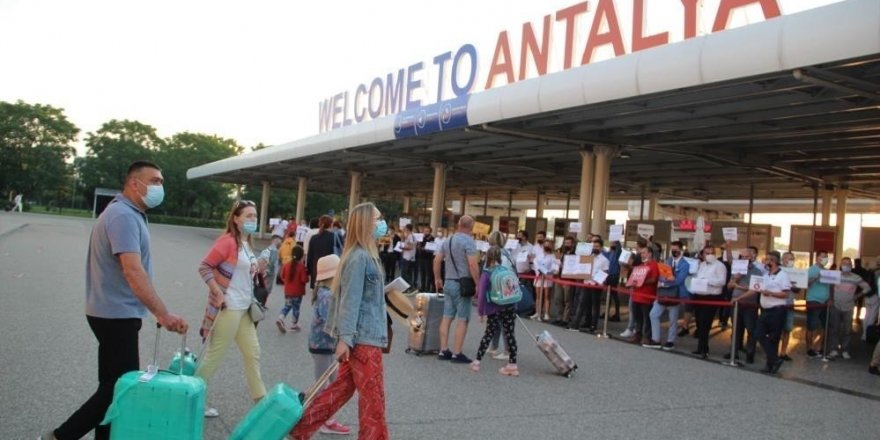 Geçen yılın aynı dönemine göre Antalya’da turist sayısı yüzde 202 arttı