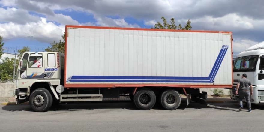 Nakliye için anlaştığı 14 ton yağ yüklü kamyonla ortadan kayboldu