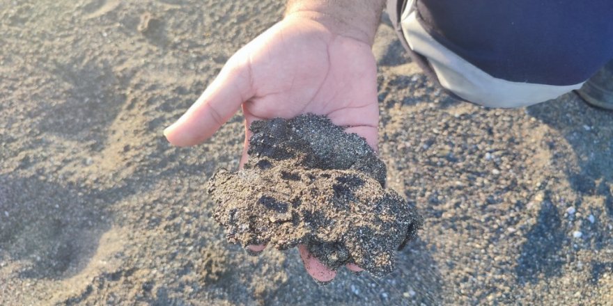 Petrol atıkları kuma gömülüyor